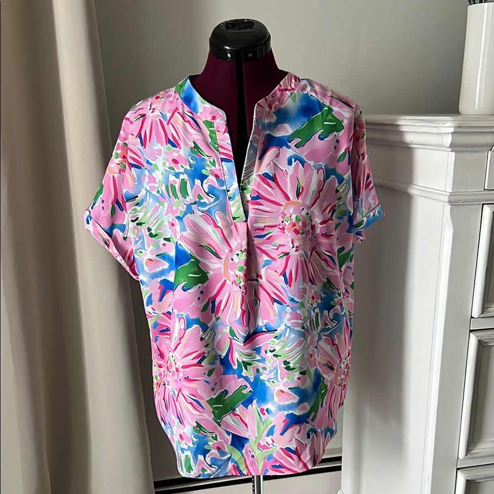 NWOT Pink Blue Green faux Lilly Pulitzer Floral Blouse Size Small